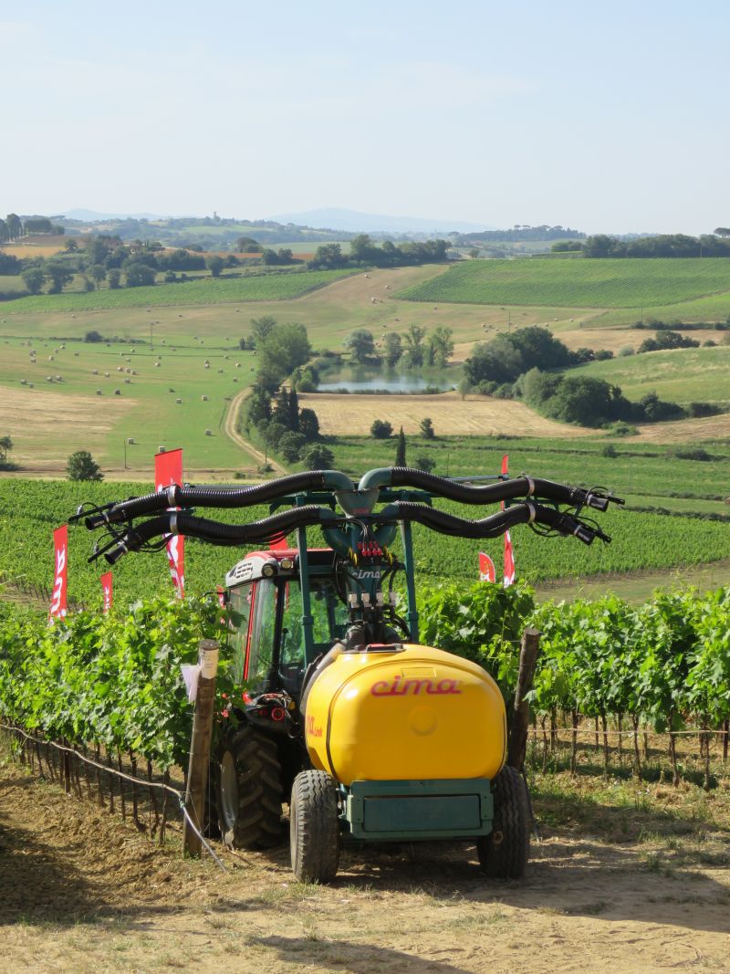 DosA anti-drift diffuser with manual control on pneumatic sprayer